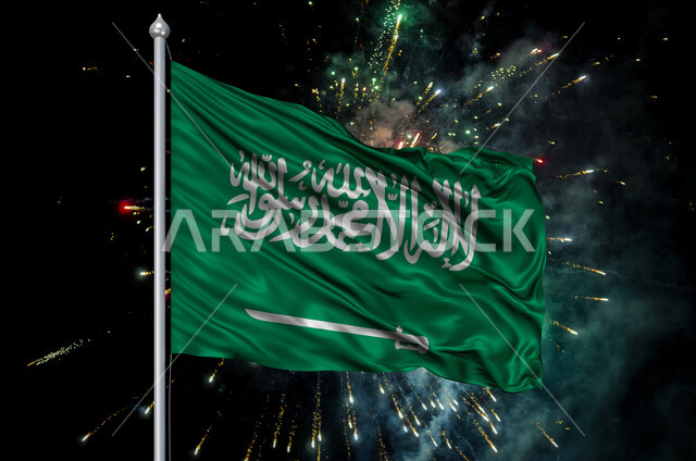 صورة جمالية العلم الوطني السعودي يرفرف عاليا ليلا  في سماء المملكة ، الإحتفال باليوم الوطني السعودي ، العيد الوطني للمملكة ، راية التوحيد والإسلام ، المملكة العربية السعودية