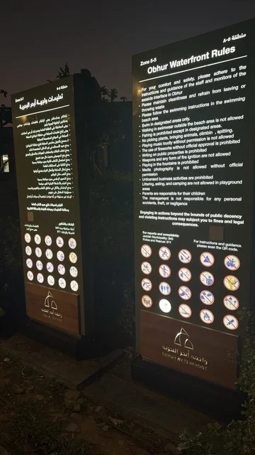 Instructions for the Abhur Waterfront on the northern Corniche of Jeddah, Saudi Arabia, a tourist and recreational marine destination, a coastal promenade with open views of the Red Sea, restaurants and cafes overlooking the waterfront, and a calm and distinctive family atmosphere.