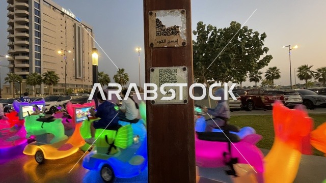 العاب ترفيهية للاطفال فى واجهة أبحر على كورنيش جدة الشمالي بمدينة جدة، المملكة العربية السعودية، وجهة سياحية وترفيهية بحرية، ممشى ساحلي بإطلالات مفتوحة على البحر الأحمر، مطاعم ومقاهي مطلة على الواجهة البحرية،  أجواء عائلية هادئة ومميزة