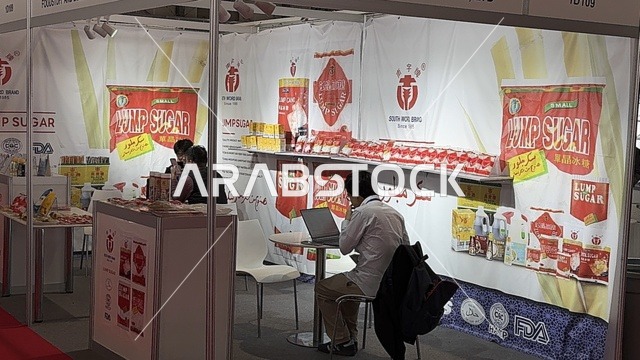 منتجات صينية متنوعه  لجميع الزوار ، معرض البيت الصيني بالرياض يوم ٢٢ من ديسمبر 2025، المملكة العربية السعودية ، رحلة بين التراث والفنون الصينية، استكشاف الأثاث والحرف اليدوية، تجربة المأكولات التقليدية