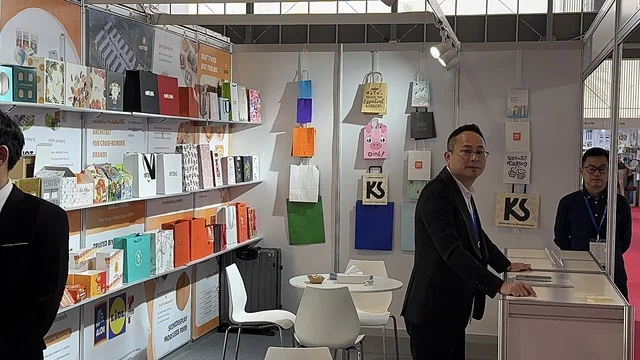 منتجات صينية متنوعه  لجميع الزوار ، معرض البيت الصيني بالرياض يوم ٢٢ من ديسمبر 2025، المملكة العربية السعودية ، رحلة بين التراث والفنون الصينية، استكشاف الأثاث والحرف اليدوية، تجربة المأكولات التقليدية