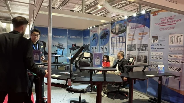 استكشاف الأثاث والحرف اليدوية، الفنون والحرف الصينية، منتجات صينية متنوعه  لجميع الزوار ، معرض البيت الصيني بالرياض يوم ٢٢ من ديسمبر 2025، المملكة العربية السعودية ،  تجربة المأكولات التقليدية