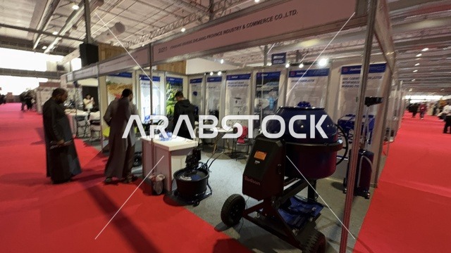 الاجهزة و الالات والمعدات فى معرض البيت الصيني بالرياض يوم ٢٢ من ديسمبر 2025، المملكة العربية السعودية ، استكشاف الأثاث والحرف اليدوية، الفنون والحرف الصينية، منتجات صينية متنوعه  لجميع الزوار ، تجربة المأكولات التقليدية