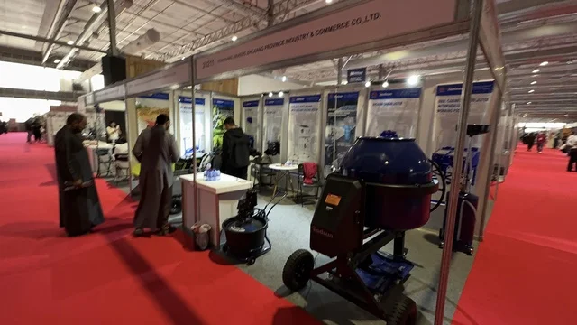 الاجهزة و الالات والمعدات فى معرض البيت الصيني بالرياض يوم ٢٢ من ديسمبر 2025، المملكة العربية السعودية ، استكشاف الأثاث والحرف اليدوية، الفنون والحرف الصينية، منتجات صينية متنوعه  لجميع الزوار ، تجربة المأكولات التقليدية