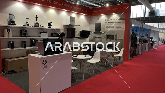 الاجهزة و الالات والمعدات فى معرض البيت الصيني بالرياض يوم ٢٢ من ديسمبر 2025، المملكة العربية السعودية ، استكشاف الأثاث والحرف اليدوية، الفنون والحرف الصينية، منتجات صينية متنوعه  لجميع الزوار ، تجربة المأكولات التقليدية