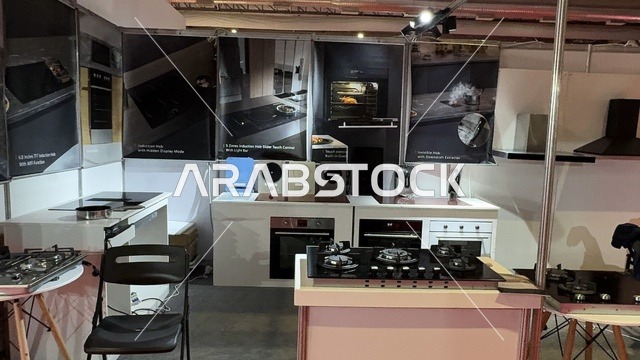 الاجهزة و الالات والمعدات فى معرض البيت الصيني بالرياض يوم ٢٢ من ديسمبر 2025، المملكة العربية السعودية ، استكشاف الأثاث والحرف اليدوية، الفنون والحرف الصينية، منتجات صينية متنوعه  لجميع الزوار ، تجربة المأكولات التقليدية