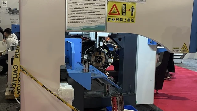 الاجهزة و الالات والمعدات فى معرض البيت الصيني بالرياض يوم ٢٢ من ديسمبر 2025، المملكة العربية السعودية ، استكشاف الأثاث والحرف اليدوية، الفنون والحرف الصينية، منتجات صينية متنوعه  لجميع الزوار ، تجربة المأكولات التقليدية