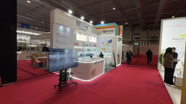 معرض البيت الصيني بالرياض يوم ٢٢ من ديسمبر 2025، المملكة العربية السعودية ، استكشاف الأثاث والحرف اليدوية، الفنون والحرف الصينية، منتجات صينية متنوعه  لجميع الزوار ، الاجهزة و الالات والمعدات الكهربية ، تجربة المأكولات التقليدية