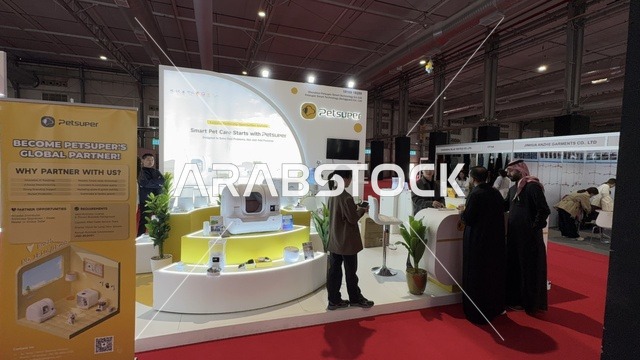 معرض البيت الصيني بالرياض يوم ٢٢ من ديسمبر 2025، المملكة العربية السعودية ، استكشاف الأثاث والحرف اليدوية، الفنون والحرف الصينية، منتجات صينية متنوعه  لجميع الزوار ، الاجهزة و الالات والمعدات الكهربية ، تجربة المأكولات التقليدية