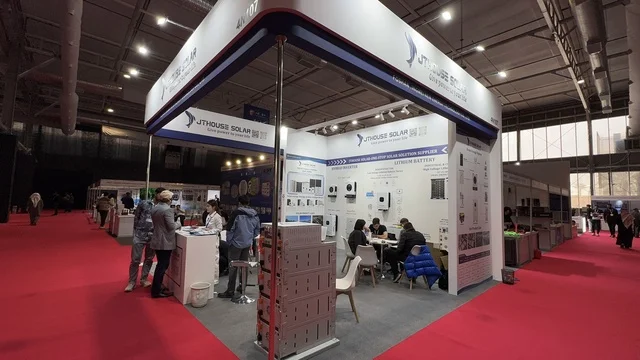 Import and supply opportunities at the Chinese House Exhibition in Riyadh on December 22, 2025, Saudi Arabia, exploring furniture and handicrafts, Chinese arts and crafts, diverse Chinese products for all visitors, electrical devices, machines, and equipment.