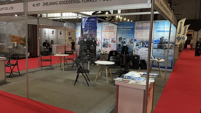 Promising business and investment opportunities at the Chinese House Exhibition in Riyadh on December 22, 2025, Saudi Arabia, exploring furniture and handicrafts, Chinese arts and crafts, diverse Chinese products for all visitors, electrical devices, machines, and equipment.