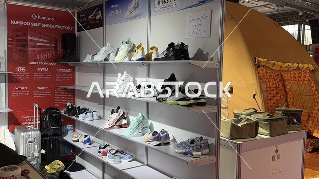 منتجات صينية متنوعه فى معرض البيت الصيني بالرياض يوم ٢٢ من ديسمبر 2025، المملكة العربية السعودية ، استكشاف الأثاث والحرف اليدوية، الفنون والحرف الصينية  ، فرص تجارية واستثمارية واعدة ،الاجهزة و الالات والمعدات الكهربية