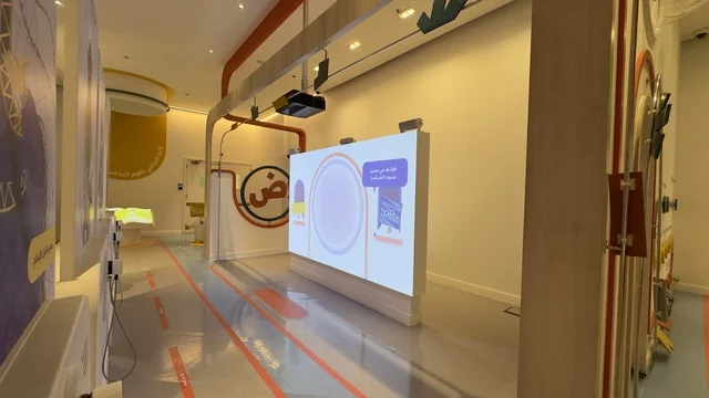 An interactive educational experience, an Arabic language exhibition for children at the King Salman Global Center for the Arabic Language in Al-Warood neighborhood in Riyadh, on December 11, 2025, developing reading and expression skills, cultural and recreational activities for children, enjoyable educational atmosphere in the Kingdom of Saudi Arabia.