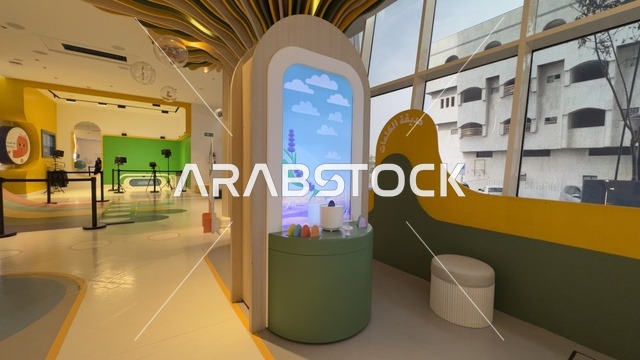 معرض اللغة العربية للأطفال فى مقر مجمع الملك سلمان العالمي للغة العربية في حي الورود بالرياض، يوم ١١ من ديسمبر 2025 ، تنمية مهارات القراءة والتعبير، أنشطة ثقافية وترفيهية للأطفال، تجربة تعليمية تفاعلية، أجواء تعليمية ممتعة فى المملكة العربية السعودية