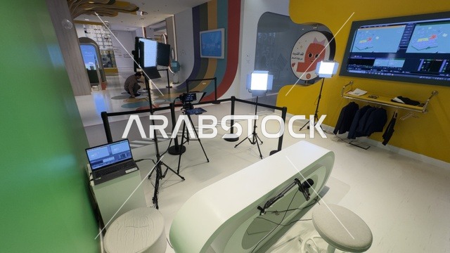 معرض اللغة العربية للأطفال فى مقر مجمع الملك سلمان العالمي للغة العربية في حي الورود بالرياض، يوم ١١ من ديسمبر 2025 ، تنمية مهارات القراءة والتعبير، أنشطة ثقافية وترفيهية للأطفال، تجربة تعليمية تفاعلية، أجواء تعليمية ممتعة فى المملكة العربية السعودية