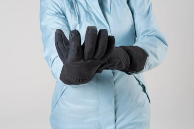 قفازات شتوية حرارية سوداء مع سترة زرقاء عازلة