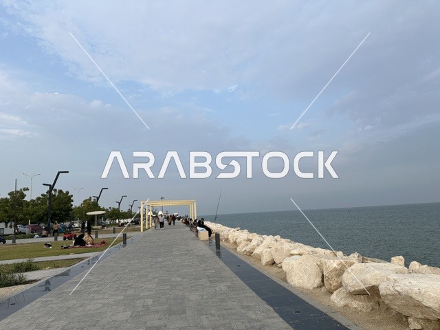 ممشى همس فى المنطقة الشرقية، المملكة العربية السعودية ، تجربة تنزه عصرية، جلسات ومقاعد خارجية ، وجهة ترفيهية مفتوحة، مساحات للمشي والاسترخاء، مطاعم ومقاهي متنوعة، أجواء عائلية هادئة