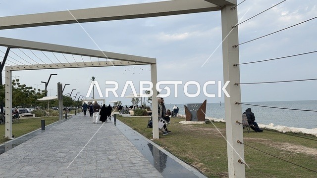 جلسات ومقاعد خارجية ، ممشى همس فى المنطقة الشرقية، المملكة العربية السعودية ، تجربة تنزه عصرية، وجهة ترفيهية مفتوحة، مساحات للمشي والاسترخاء، مطاعم ومقاهي متنوعة، أجواء عائلية هادئة