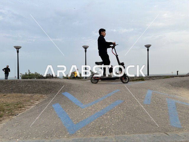 وجهة ترفيهية مفتوحة،  ممشى همس فى المنطقة الشرقية، المملكة العربية السعودية ،مساحات للمشي والاسترخاء، أجواء عائلية هادئة ، تجربة تنزه عصرية، جلسات ومقاعد خارجية ، مطاعم ومقاهي متنوعة