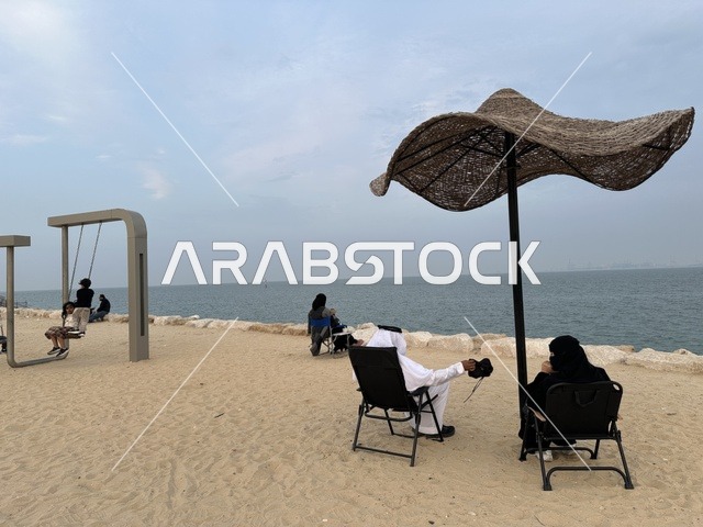 وجهة ترفيهية مفتوحة،  ممشى همس فى المنطقة الشرقية، المملكة العربية السعودية ،مساحات للمشي والاسترخاء، أجواء عائلية هادئة ، تجربة تنزه عصرية، جلسات ومقاعد خارجية ، مطاعم ومقاهي متنوعة