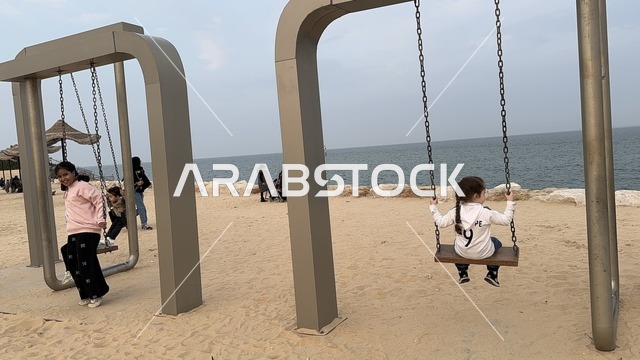 وجهة ترفيهية مفتوحة،  ممشى همس فى المنطقة الشرقية، المملكة العربية السعودية ،مساحات للمشي والاسترخاء، أجواء عائلية هادئة ، تجربة تنزه عصرية، جلسات ومقاعد خارجية ، مطاعم ومقاهي متنوعة