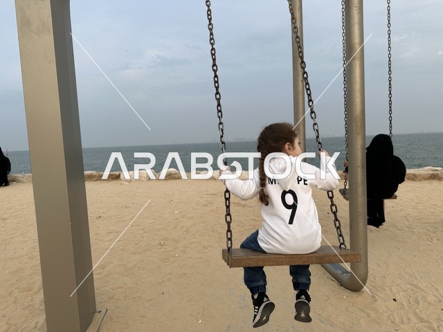 وجهة ترفيهية مفتوحة،  ممشى همس فى المنطقة الشرقية، المملكة العربية السعودية ،مساحات للمشي والاسترخاء، أجواء عائلية هادئة ، تجربة تنزه عصرية، جلسات ومقاعد خارجية ، مطاعم ومقاهي متنوعة