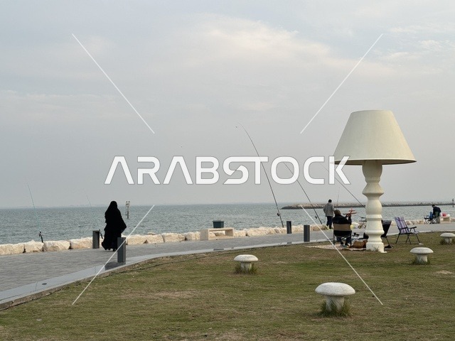 مساحات للمشي والاسترخاء،  ممشى همس فى المنطقة الشرقية، المملكة العربية السعودية ،أجواء عائلية هادئة ،  وجهة ترفيهية مفتوحة، تجربة تنزه عصرية، جلسات ومقاعد خارجية ، مطاعم ومقاهي متنوعة