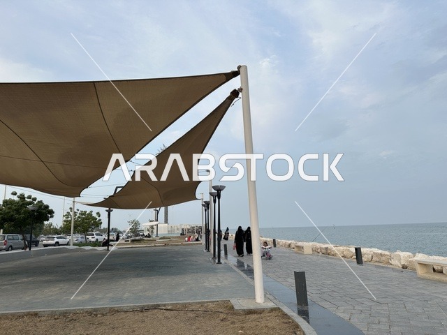 وجهة ترفيهية مفتوحة فى ممشى همس فى المنطقة الشرقية، المملكة العربية السعودية ،أجواء عائلية هادئة ، مساحات للمشي والاسترخاء،  تجربة تنزه عصرية، جلسات ومقاعد خارجية ، مطاعم ومقاهي متنوعة