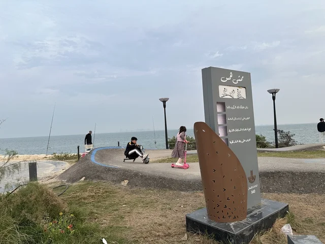 وجهة ترفيهية مفتوحة فى ممشى همس فى المنطقة الشرقية، المملكة العربية السعودية ،أجواء عائلية هادئة ، مساحات للمشي والاسترخاء،  تجربة تنزه عصرية، جلسات ومقاعد خارجية ، مطاعم ومقاهي متنوعة