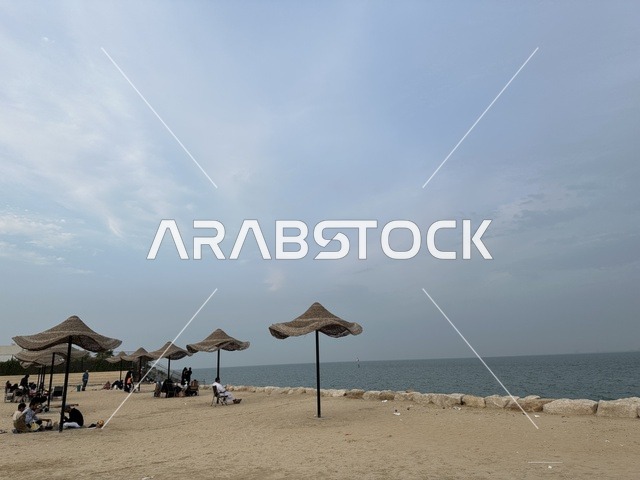 وجهة ترفيهية مفتوحة فى ممشى همس فى المنطقة الشرقية، المملكة العربية السعودية ،أجواء عائلية هادئة ، مساحات للمشي والاسترخاء،  تجربة تنزه عصرية، جلسات ومقاعد خارجية ، مطاعم ومقاهي متنوعة