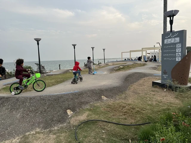 Various sports in the Hams Walkway in the Eastern Province, Saudi Arabia, a calm family atmosphere, spaces for walking and relaxation, an open recreational destination, a modern strolling experience, outdoor seating and benches.