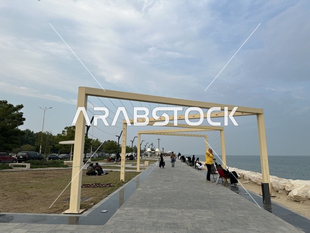 مساحات للمشي والاسترخاء فى ممشى همس فى المنطقة الشرقية، المملكة العربية السعودية ،أجواء عائلية هادئة ، وجهة ترفيهية مفتوحة،  تجربة تنزه عصرية، جلسات ومقاعد خارجية