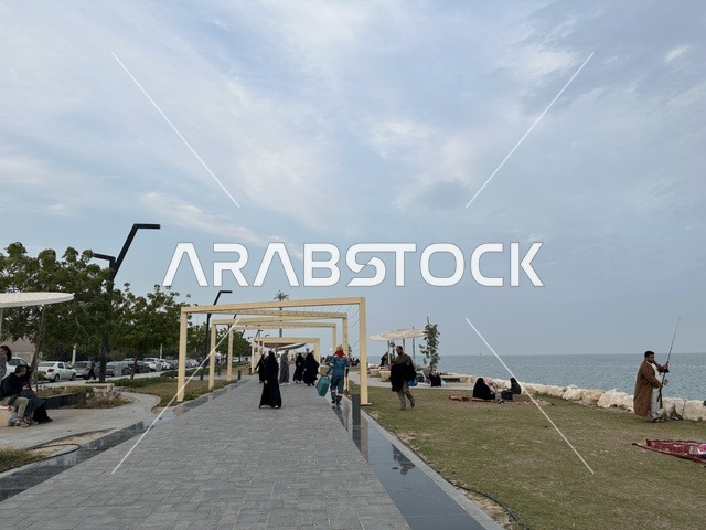 مساحات للمشي والاسترخاء فى ممشى همس فى المنطقة الشرقية، المملكة العربية السعودية ،أجواء عائلية هادئة ، وجهة ترفيهية مفتوحة،  تجربة تنزه عصرية، جلسات ومقاعد خارجية