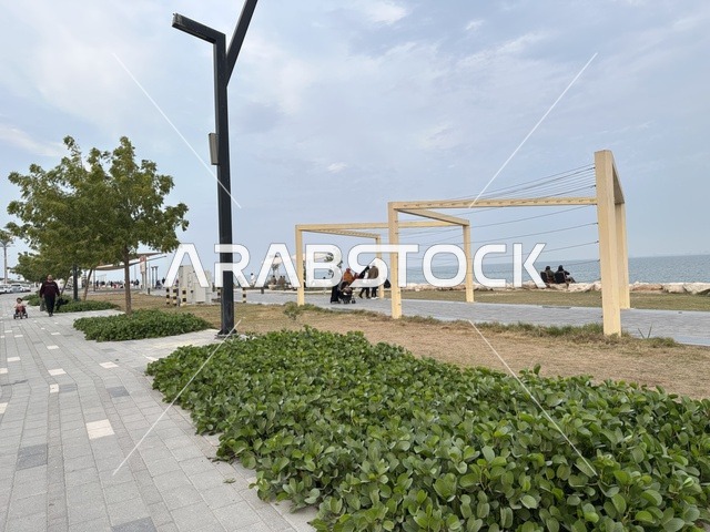 مساحات للمشي والاسترخاء فى ممشى همس فى المنطقة الشرقية، المملكة العربية السعودية ،أجواء عائلية هادئة ، وجهة ترفيهية مفتوحة،  تجربة تنزه عصرية، جلسات ومقاعد خارجية