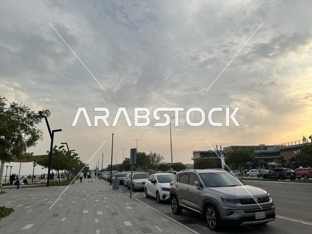 تجربة تنزه عصرية، ممشى همس فى المنطقة الشرقية، المملكة العربية السعودية ،أجواء عائلية هادئة ، وجهة ترفيهية مفتوحة، مساحات للمشي والاسترخاء،  جلسات ومقاعد خارجية