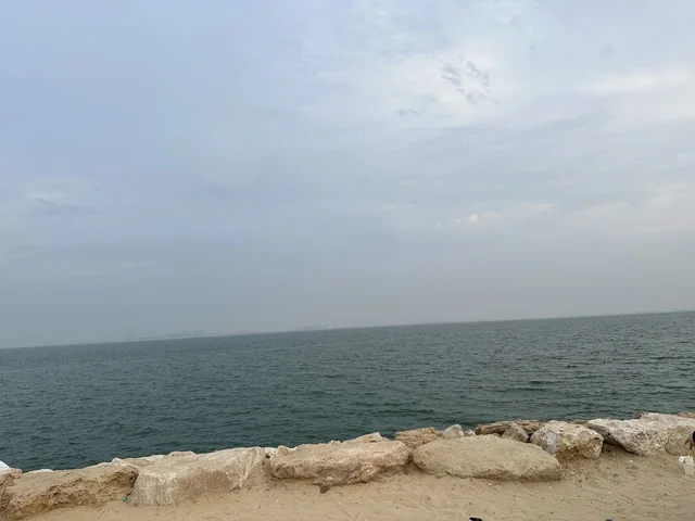 تجربة تنزه عصرية، ممشى همس فى المنطقة الشرقية، المملكة العربية السعودية ،أجواء عائلية هادئة ، وجهة ترفيهية مفتوحة، مساحات للمشي والاسترخاء،  جلسات ومقاعد خارجية