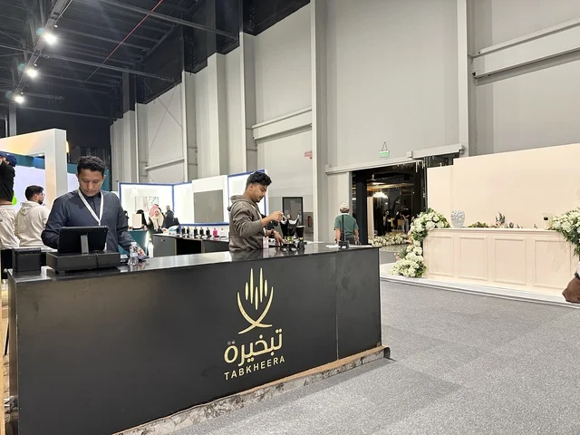 أجنحة متنوعة فى معرض المصممين والمصممات فى المنطقة الشرقية يوم 29 من ديسمبر 2025 ، المملكة العربية السعودية، منصة إبداعية للأزياء والتصميم،  إبراز الهوية والابتكار، تفاعل مباشر مع الزوار، تجارب تذوق مميزة، أجواء راقية داخل المعرض