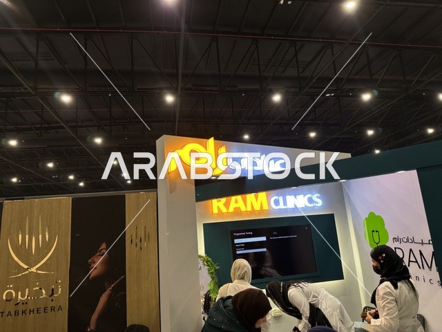 أجنحة متنوعة فى معرض المصممين والمصممات فى المنطقة الشرقية يوم 29 من ديسمبر 2025 ، المملكة العربية السعودية، منصة إبداعية للأزياء والتصميم،  إبراز الهوية والابتكار، تفاعل مباشر مع الزوار، تجارب تذوق مميزة، أجواء راقية داخل المعرض