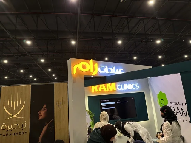 أجنحة متنوعة فى معرض المصممين والمصممات فى المنطقة الشرقية يوم 29 من ديسمبر 2025 ، المملكة العربية السعودية، منصة إبداعية للأزياء والتصميم،  إبراز الهوية والابتكار، تفاعل مباشر مع الزوار، تجارب تذوق مميزة، أجواء راقية داخل المعرض