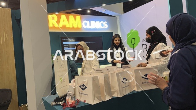 أجنحة متنوعة فى معرض المصممين والمصممات فى المنطقة الشرقية يوم 29 من ديسمبر 2025 ، المملكة العربية السعودية، منصة إبداعية للأزياء والتصميم،  إبراز الهوية والابتكار، تفاعل مباشر مع الزوار، تجارب تذوق مميزة، أجواء راقية داخل المعرض