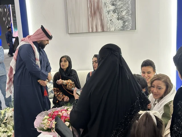 تفاعل مباشر مع الزوار فى معرض المصممين والمصممات فى المنطقة الشرقية يوم 29 من ديسمبر 2025 ، المملكة العربية السعودية، منصة إبداعية للأزياء والتصميم،  إبراز الهوية والابتكار، تجارب تذوق مميزة، أجواء راقية داخل المعرض