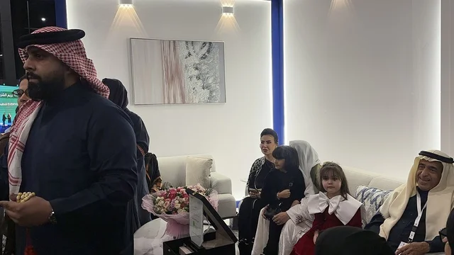 تفاعل مباشر مع الزوار فى معرض المصممين والمصممات فى المنطقة الشرقية يوم 29 من ديسمبر 2025 ، المملكة العربية السعودية، منصة إبداعية للأزياء والتصميم،  إبراز الهوية والابتكار، تجارب تذوق مميزة، أجواء راقية داخل المعرض