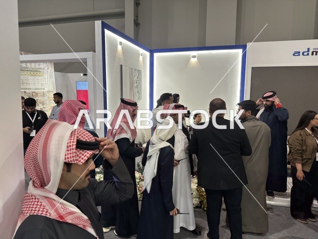 تفاعل مباشر مع الزوار فى معرض المصممين والمصممات فى المنطقة الشرقية يوم 29 من ديسمبر 2025 ، المملكة العربية السعودية، منصة إبداعية للأزياء والتصميم،  إبراز الهوية والابتكار، تجارب تذوق مميزة، أجواء راقية داخل المعرض