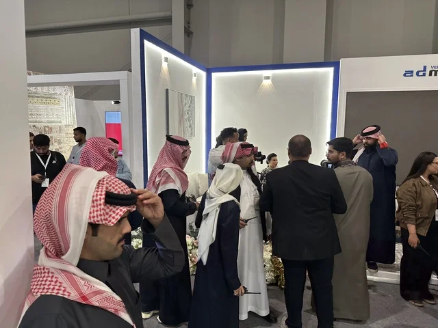 تفاعل مباشر مع الزوار فى معرض المصممين والمصممات فى المنطقة الشرقية يوم 29 من ديسمبر 2025 ، المملكة العربية السعودية، منصة إبداعية للأزياء والتصميم،  إبراز الهوية والابتكار، تجارب تذوق مميزة، أجواء راقية داخل المعرض