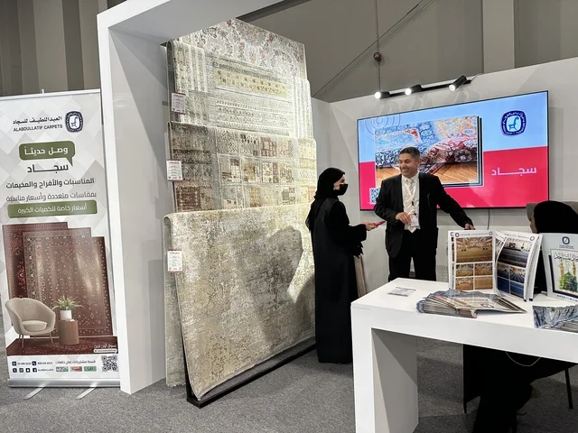 منتجات متنوعة فى معرض المصممين والمصممات فى المنطقة الشرقية يوم 29 من ديسمبر 2025 ، المملكة العربية السعودية، منصة إبداعية للأزياء والتصميم، تفاعل مباشر مع الزوار،  إبراز الهوية والابتكار، تجارب تذوق مميزة، أجواء راقية داخل المعرض