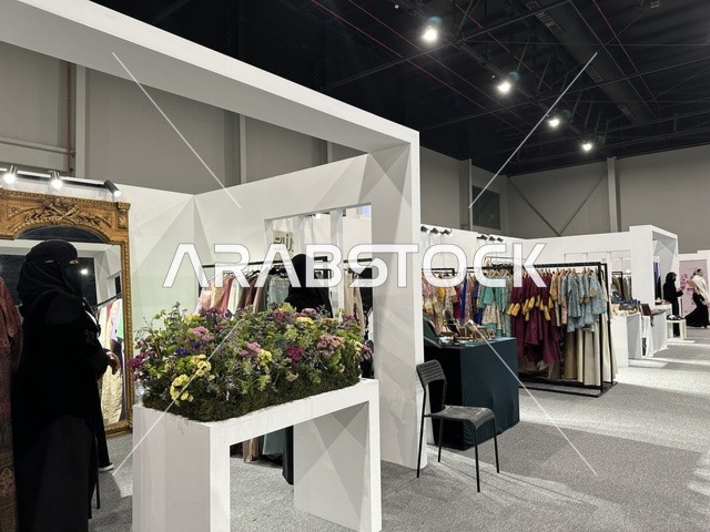 منصة إبداعية للأزياء والتصميم، معرض المصممين والمصممات فى المنطقة الشرقية يوم 29 من ديسمبر 2025 ، المملكة العربية السعودية،  تفاعل مباشر مع الزوار،  إبراز الهوية والابتكار، تجارب تذوق مميزة، أجواء راقية داخل المعرض
