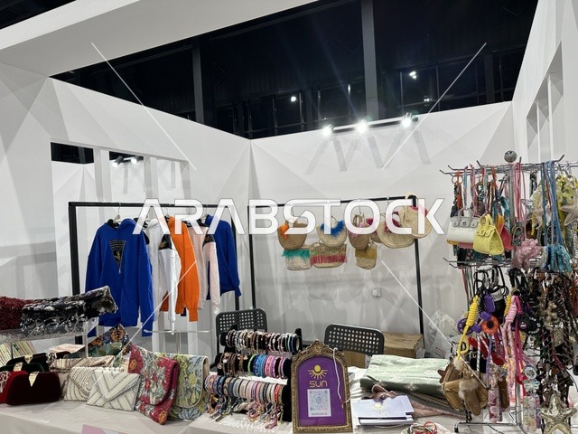 منصة إبداعية للأزياء والتصميم، معرض المصممين والمصممات فى المنطقة الشرقية يوم 29 من ديسمبر 2025 ، المملكة العربية السعودية،  تفاعل مباشر مع الزوار،  إبراز الهوية والابتكار، تجارب تذوق مميزة، أجواء راقية داخل المعرض