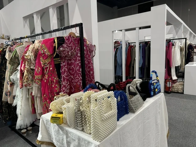 منصة إبداعية للأزياء والتصميم، معرض المصممين والمصممات فى المنطقة الشرقية يوم 29 من ديسمبر 2025 ، المملكة العربية السعودية،  تفاعل مباشر مع الزوار،  إبراز الهوية والابتكار، تجارب تذوق مميزة، أجواء راقية داخل المعرض