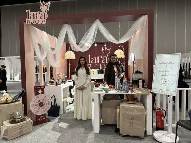 منصة إبداعية للأزياء والتصميم، معرض المصممين والمصممات فى المنطقة الشرقية يوم 29 من ديسمبر 2025 ، المملكة العربية السعودية،  تفاعل مباشر مع الزوار،  إبراز الهوية والابتكار، تجارب تذوق مميزة، أجواء راقية داخل المعرض