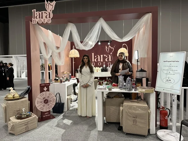 منصة إبداعية للأزياء والتصميم، معرض المصممين والمصممات فى المنطقة الشرقية يوم 29 من ديسمبر 2025 ، المملكة العربية السعودية،  تفاعل مباشر مع الزوار،  إبراز الهوية والابتكار، تجارب تذوق مميزة، أجواء راقية داخل المعرض